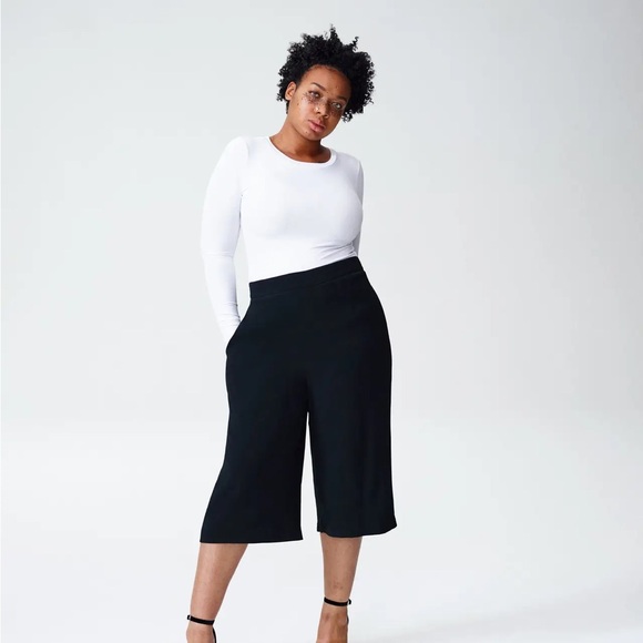 Universal Standard Elvo Culottes in Black - Picture 1 of 4